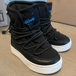 Snow boots. Used once’s. Excellent conditions.